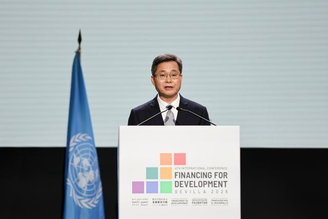 (250702) -- SEVILLE (SPAIN), July 2, 2025 (Xinhua) -- Chinese President Xi Jinping's Special Envoy and Minister of Finance Lan Fo'an delivers a speech at the United Nations Fourth International Conference on Financing for Development in Seville, Spain, on July 1, 2025. (Xinhua/Li Jing)