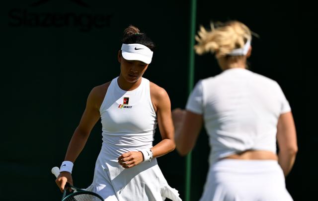 (250703) -- LONDON, July 3, 2025 (Xinhua) -- Yuan Yue (L)/Anna Blinkova react during the women's doubles first round match between Yuan Yue (China)/Anna Blinkova (Russia) and Nicole Melichar-Martinez (the United States)/Liudmila Samsonova (Russia) at the Wimbledon Tennis Championships in London, Britain, July 2, 2025. (Xinhua/Li Ying)