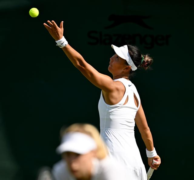 (250703) -- LONDON, July 3, 2025 (Xinhua) -- Yuan Yue (R)/Anna Blinkova compete during the women's doubles first round match between Yuan Yue (China)/Anna Blinkova (Russia) and Nicole Melichar-Martinez (the United States)/Liudmila Samsonova (Russia) at the Wimbledon Tennis Championships in London, Britain, July 2, 2025. (Xinhua/Li Ying)