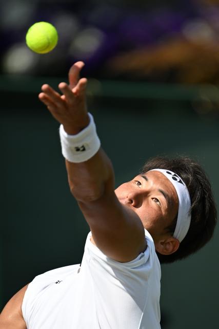 (250703) -- LONDON, July 3, 2025 (Xinhua) -- Bu Yunchaokete serves during the men's singles first round match between Bu Yunchaokete of China and Nakashima Brandon of the United States at the Wimbledon Tennis Championships in London, Britain, July 2, 2025. (Xinhua/Zhao Dingzhe)