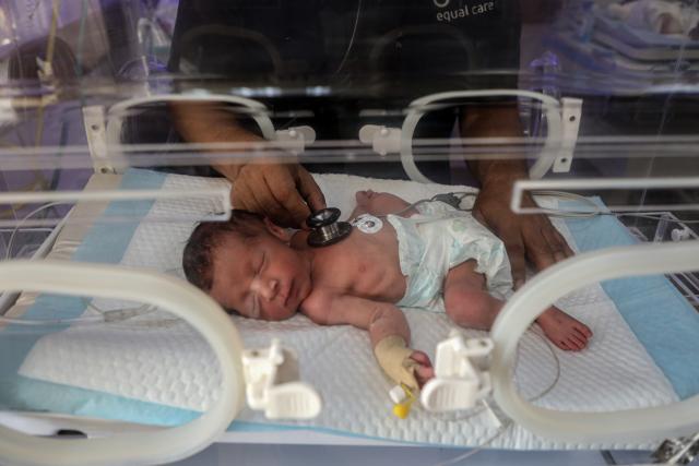 (250703) -- GAZA, July 3, 2025 (Xinhua) -- A Palestinian premature baby receives medical care at Al-Aqsa Martyrs Hospital, in Deir al-Balah city, the central Gaza Strip, on July 2, 2025. (Photo by Rizek Abdeljawad/Xinhua)