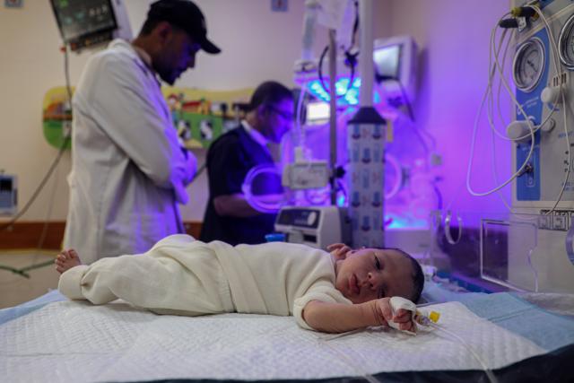 (250703) -- GAZA, July 3, 2025 (Xinhua) -- A Palestinian premature baby receives medical care at Al-Aqsa Martyrs Hospital, in Deir al-Balah city, the central Gaza Strip, on July 2, 2025. (Photo by Rizek Abdeljawad/Xinhua)