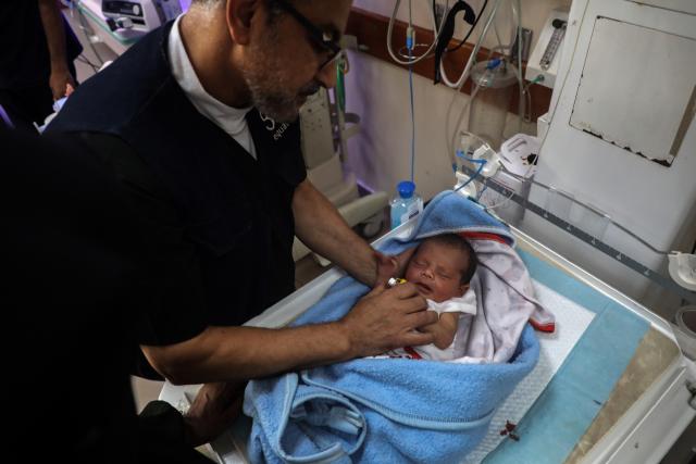 (250703) -- GAZA, July 3, 2025 (Xinhua) -- A Palestinian premature baby receives medical care at Al-Aqsa Martyrs Hospital, in Deir al-Balah city, the central Gaza Strip, on July 2, 2025. (Photo by Rizek Abdeljawad/Xinhua)