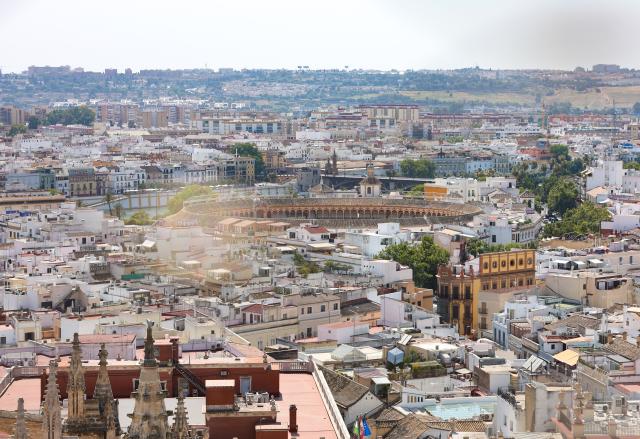 (250703) -- SEVILLE, July 3, 2025 (Xinhua) -- This photo taken on June 30, 2025 shows a panorama view of Seville, Spain. Spain continues to endure a record-breaking heatwave. More than 100 monitoring stations of the Spanish meteorological agency AEMET registered temperatures exceeding 40 degrees Celsius during the first major heatwave of the year. (Xinhua/Li Jing)