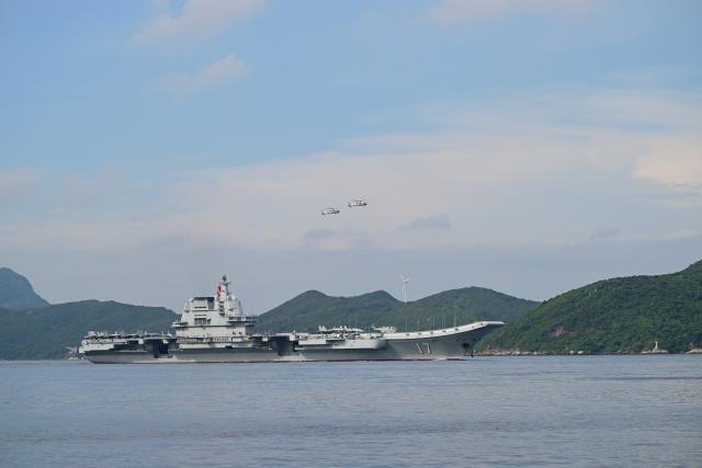 (250703) -- HONG KONG, July 3, 2025 (Xinhua) -- This photo shows the aircraft carrier Shandong sailing in Hong Kong waters, south China, July 3, 2025. A fleet of the Chinese People's Liberation Army Navy led by the aircraft carrier Shandong arrived in the Hong Kong Special Administrative Region on Thursday morning. (Xinhua/Zhu Wei)