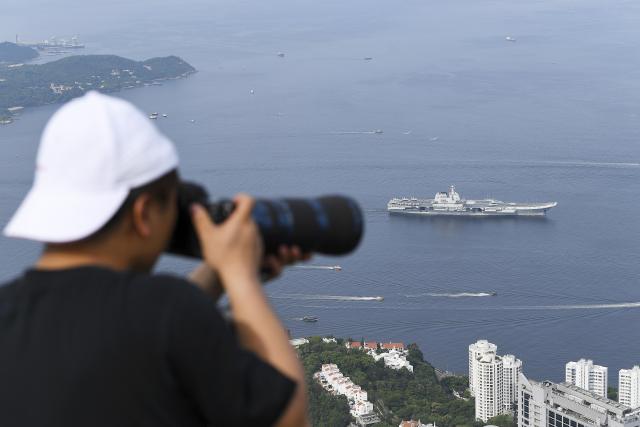 (250703) -- HONG KONG, July 3, 2025 (Xinhua) -- This photo shows the aircraft carrier Shandong sailing in Hong Kong waters, south China, July 3, 2025. A fleet of the Chinese People's Liberation Army (PLA) Navy led by the aircraft carrier Shandong arrived in the Hong Kong Special Administrative Region (HKSAR) on Thursday morning, kicking off a five-day visit.
   The aircraft carrier and the Yan'an missile destroyer were anchored near the west end of the Victoria Harbor, while the Zhanjiang missile destroyer and the Yuncheng missile frigate docked at the PLA Hong Kong Garrison's naval base in Stonecutters Island.
   This is the Shandong's first visit to Hong Kong. From Friday to Sunday, the Shandong, the Zhanjiang and the Yuncheng will host open tours, lectures, drill demonstrations and other exchange activities. (Xinhua/Chen Duo)