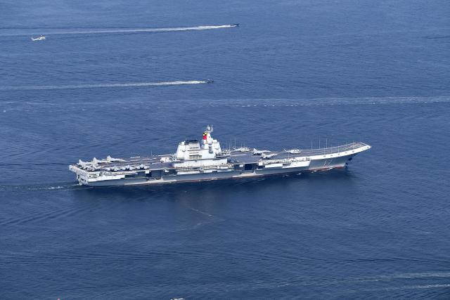 (250703) -- HONG KONG, July 3, 2025 (Xinhua) -- This photo shows the aircraft carrier Shandong sailing in Hong Kong waters, south China, July 3, 2025. A fleet of the Chinese People's Liberation Army (PLA) Navy led by the aircraft carrier Shandong arrived in the Hong Kong Special Administrative Region (HKSAR) on Thursday morning, kicking off a five-day visit.
   The aircraft carrier and the Yan'an missile destroyer were anchored near the west end of the Victoria Harbor, while the Zhanjiang missile destroyer and the Yuncheng missile frigate docked at the PLA Hong Kong Garrison's naval base in Stonecutters Island.
   This is the Shandong's first visit to Hong Kong. From Friday to Sunday, the Shandong, the Zhanjiang and the Yuncheng will host open tours, lectures, drill demonstrations and other exchange activities. (Xinhua/Chen Duo)