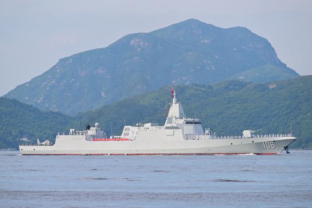 (250703) -- HONG KONG, July 3, 2025 (Xinhua) -- This photo shows the Yan'an missile destroyer sailing in Hong Kong waters, south China, July 3, 2025. A fleet of the Chinese People's Liberation Army (PLA) Navy led by the aircraft carrier Shandong arrived in the Hong Kong Special Administrative Region (HKSAR) on Thursday morning, kicking off a five-day visit.
   The aircraft carrier and the Yan'an missile destroyer were anchored near the west end of the Victoria Harbor, while the Zhanjiang missile destroyer and the Yuncheng missile frigate docked at the PLA Hong Kong Garrison's naval base in Stonecutters Island.
   This is the Shandong's first visit to Hong Kong. From Friday to Sunday, the Shandong, the Zhanjiang and the Yuncheng will host open tours, lectures, drill demonstrations and other exchange activities. (Xinhua/Zhu Wei)