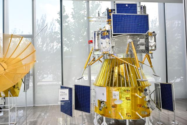 (250703) -- HEFEI, July 3, 2025 (Xinhua) -- This photo taken on June 30, 2025 shows a model of Chang'e-6 lunar probe exhibited at the Deep Space Exploration Laboratory in Hefei, east China's Anhui Province. In alignment with the national strategy to cultivate industries of the future, Hefei is forging ahead with strategic layouts in emerging frontiers like quantum information, low-altitude economy, commercial aerospace, fusion energy, artificial intelligence, intelligent robotics, and biosynthetic manufacturing to accelerate industrial cluster formation. The city has achieved remarkable progress across multiple future industry sectors, emerging as a robust hub of rapid advancement. (Xinhua/Zhang Cheng)