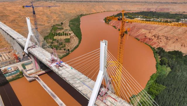 (250703) -- ZHONGWEI, July 3, 2025 (Xinhua) -- An aerial drone photo taken on July 3, 2025 shows the Heishan Gorge Yellow River grand bridge in Zhongwei City, northwest China's Ningxia Hui Autonomous Region. The two sides of the Heishan Gorge Yellow River grand bridge were joined together on Thursday, laying a solid foundation for the bridge's completion within this year.
  The 1,539-meter-long grand bridge, with a span of 240 meters, is a major project of the highway linking Zhongwei of northwest China's Ningxia Hui Autonomous Region and Mengjiawan of northwest China's Shaanxi Province. (Xinhua/Feng Kaihua)