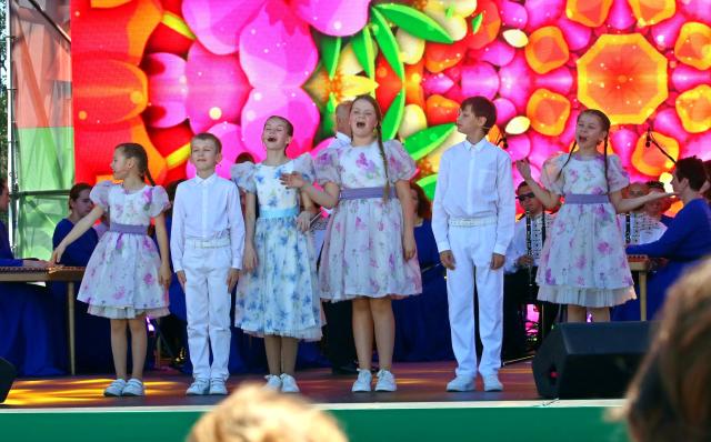 (250704) -- MINSK, July 4, 2025 (Xinhua) -- A children's choir performs to mark Belarus Independence Day in Minsk, Belarus, on July 3, 2025. Belarus celebrated its most important national holiday on Thursday, commemorating a significant historical moment of liberation during World War II. (Photo by Henadz Zhinkov/Xinhua)
