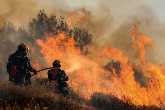 (250704) -- BEIJING, July 4, 2025 (Xinhua) -- Firefighters battle the flames that keep burning forests and farmland near Ierapetra on the island of Crete, Greece, on July 3, 2025. Two major wildfires, one on the island of Crete and another near the port town of Rafina east of Athens, have forced the evacuation of more than 5,000 residents and tourists, Greek authorities said on Thursday. (Photo by Stefanos Repanis/Xinhua)