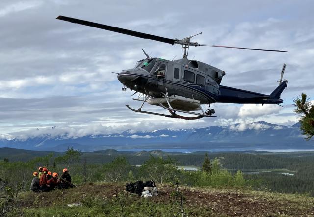 (250704) -- BRITISH COLUMBIA, July 4, 2025 (Xinhua) -- This photo provided by British Columbia Wildfire Service on July 2, 2025 shows a helicopter transporting firefighters to a wildfire site in northwestern British Columbia, Canada. (Xinhua)