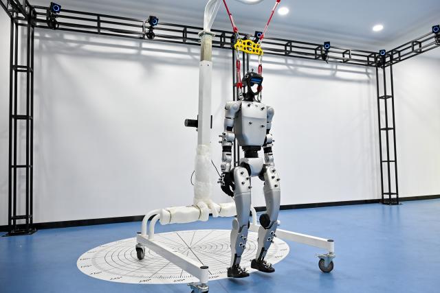 (250704) -- WUHU, July 4, 2025 (Xinhua) -- A humanoid robot trains with the assistance of motion capture equipment at Anhui Efort Intelligent Equipment Co., Ltd. in Wuhu, east China's Anhui Province, July 3, 2025.
  Founded in 2007, Anhui Efort Intelligent Equipment Co., Ltd. produces robots widely used in industries such as electronics, photovoltaics, lithium batteries, automotive and auto parts, rail transit, and shipbuilding.
   The company established a comprehensive R&D system for core technologies, having achieved a 100% ratio in localization and self-sufficiency for critical components. It sold over 16,000 industrial robots in 2024.
   As the first national-level robotics industry cluster in the country, Wuhu is home to more than 300 enterprises along the robotics supply chain. The city's robotics industry output exceeded 40 billion yuan (about 5.58 billion U.S. dollars) in 2024. (Xinhua/Zhang Cheng)