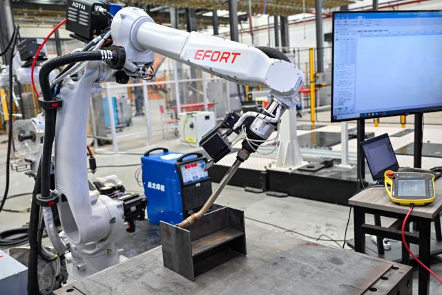(250704) -- WUHU, July 4, 2025 (Xinhua) -- This photo taken on July 3, 2025 shows a programming-free smart welding system at Anhui Efort Intelligent Equipment Co., Ltd. in Wuhu, east China's Anhui Province.
  Founded in 2007, Anhui Efort Intelligent Equipment Co., Ltd. produces robots widely used in industries such as electronics, photovoltaics, lithium batteries, automotive and auto parts, rail transit, and shipbuilding. 
   The company established a comprehensive R&D system for core technologies, having achieved a 100% ratio in localization and self-sufficiency for critical components. It sold over 16,000 industrial robots in 2024.
   As the first national-level robotics industry cluster in the country, Wuhu is home to more than 300 enterprises along the robotics supply chain. The city's robotics industry output exceeded 40 billion yuan (about 5.58 billion U.S. dollars) in 2024. (Xinhua/Zhang Cheng)