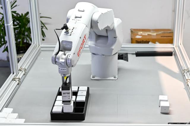 (250704) -- WUHU, July 4, 2025 (Xinhua) -- This photo taken on July 3, 2025 shows a voice-interactive smart palletizing workstation at Anhui Efort Intelligent Equipment Co., Ltd. in Wuhu, east China's Anhui Province.
  Founded in 2007, Anhui Efort Intelligent Equipment Co., Ltd. produces robots widely used in industries such as electronics, photovoltaics, lithium batteries, automotive and auto parts, rail transit, and shipbuilding. 
   The company established a comprehensive R&D system for core technologies, having achieved a 100% ratio in localization and self-sufficiency for critical components. It sold over 16,000 industrial robots in 2024.
   As the first national-level robotics industry cluster in the country, Wuhu is home to more than 300 enterprises along the robotics supply chain. The city's robotics industry output exceeded 40 billion yuan (about 5.58 billion U.S. dollars) in 2024. (Xinhua/Zhang Cheng)