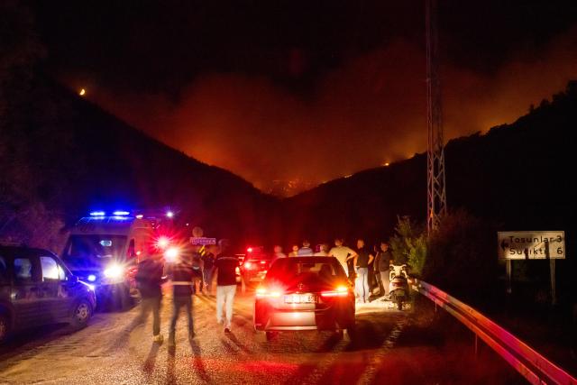 (250704) -- IZMIR, July 4, 2025 (Xinhua) -- People and emergency vehicles are pictured near a wildfire in the Odemis district of Izmir, Türkiye, on July 3, 2025. Izmir Governor Suleyman Elban said on Thursday that the wildfire erupted on Wednesday afternoon in the Cesme district, a popular coastal tourist destination. The blaze has been taken under control, but the inland district of Odemis remains uncontrolled, he added.
According to Elban, the fires were caused by faults in electricity distribution lines and there are no signs of sabotage. (Mustafa Kaya/Handout via Xinhua)