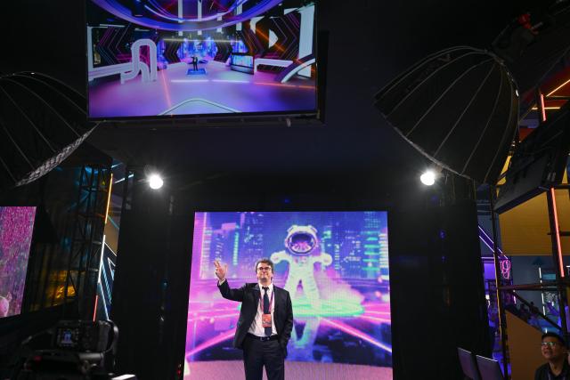 (250704) -- CHONGQING, July 4, 2025 (Xinhua) -- A guest experiences virtual filming technology at the Yongchuan International Convention and Exhibition Center in southwest China's Chongqing, July 4, 2025. The 2025 SCO (the Shanghai Cooperation Organization) Film Festival takes place from July 3 to 7 here, attracting filmmakers from Russia, Belarus, Pakistan and other SCO member states to present their country's films. The event also gathered over 40 domestic film enterprises to present the latest advancements in film technology and production. 
Highlighting the latest advancements in film technology and production across member states, the event features 11 major activities, including film screenings, cooperation forums, a film technology exhibition, and a gala concert. (Xinhua/Chen Cheng)