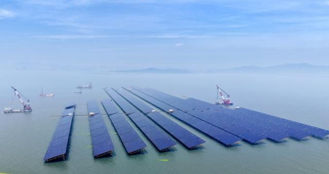 (250704) -- QINGDAO, July 4, 2025 (Xinhua) -- An aerial drone photo taken on July 3, 2025 shows an offshore integrated fishery and photovoltaic project in Aoshan Bay of Jimo District, Qingdao, east China's Shandong Province. The first phase of an integrated fishery and photovoltaic project has started generating electricity off the coast of Qingdao. This offshore solar facility combines clean energy generation with sustainable marine aquaculture.
  With a total investment of 10.2 billion yuan (about 1.42 billion U.S. dollars), the full project is planned for 1.15 gigawatts (GW) of capacity. Its innovative design creates a dual-use marine space, with solar panels generating electricity above the water, while the area beneath supporting fish farming.
  Once the first phase is put into operation at full capacity, it's projected to produce approximately 1.07 billion kilowatt-hours of green electricity. (Xinhua/Li Ziheng)