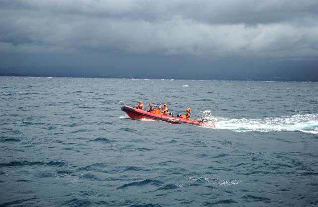 (250704) -- EAST JAVA, July 4, 2025 (Xinhua) -- Rescuers of Indonesia's National Search and Rescue Agency (Basarnas) conduct search and rescue operations aboard a boat in waters near East Java, Indonesia, July 4, 2025. Six people were confirmed dead, 24 remain missing and 35 others have survived after a passenger ship sank in Indonesia's Bali Strait on Wednesday night, according to Gusti Ayu Ketut Wijayanti, spokesperson for the Search and Rescue Office in Bali. (Photo by Sahlan Kurniawan/Xinhua)