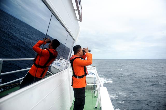 (250704) -- EAST JAVA, July 4, 2025 (Xinhua) -- A rescuer of Indonesia's National Search and Rescue Agency (Basarnas) conducts search and rescue operations aboard a boat in waters near East Java, Indonesia, July 4, 2025. Six people were confirmed dead, 24 remain missing and 35 others have survived after a passenger ship sank in Indonesia's Bali Strait on Wednesday night, according to Gusti Ayu Ketut Wijayanti, spokesperson for the Search and Rescue Office in Bali. (Photo by Sahlan Kurniawan/Xinhua)