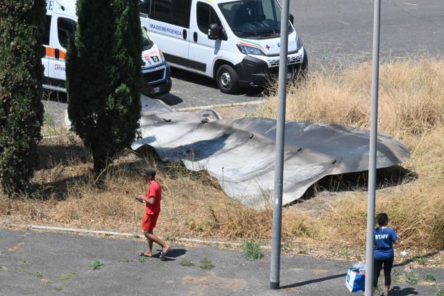 (250704) -- ROME, July 4, 2025 (Xinhua) -- This photo taken on July 4, 2025 shows the site of the explosion in Rome, Italy. An explosion ripped through a gas station in eastern Rome on Friday morning, injuring at least 21 people.
  According to local authorities, the explosion took place at a gas station on Via Gordiani in the Prenestino district of eastern Rome. While none of the injured were in critical condition, five people were hospitalized for treatment. Some of the casualties included rescue workers responding to the scene. (Photo by Alberto Lingria/Xinhua)