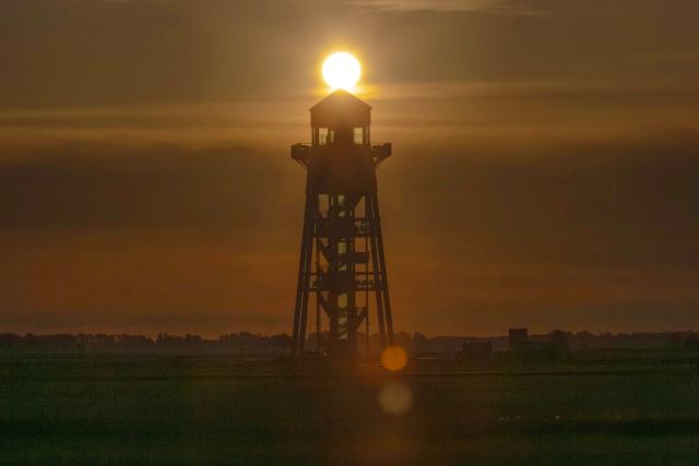 (250704) -- BEIJING, July 4, 2025 (Xinhua) -- This photo taken on July 4, 2025 shows the rising sun in Jiamusi City, northeast China's Heilongjiang Province. The Earth passed the aphelion on July 4, which is the time of year when the Earth is farthest from the sun, and the apparent diameter of the sun is the smallest in the year. (Photo by Qu Yubao/Xinhua)