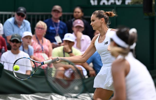 (250704) -- LONDON, July 4, 2025 (Xinhua) -- Guo Hanyu/Alexandra Panova (L) compete during the women's doubles second round match between Guo Hanyu (China)/Alexandra Panova (Russia) and Timea Babos (Hungary)/Luisa Stefani (Brazil) at the Wimbledon Tennis Championships in London, Britain, July 4, 2025. (Xinhua/Li Ying)