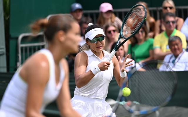 (250704) -- LONDON, July 4, 2025 (Xinhua) -- Guo Hanyu (R)/Alexandra Panova compete during the women's doubles second round match between Guo Hanyu (China)/Alexandra Panova (Russia) and Timea Babos (Hungary)/Luisa Stefani (Brazil) at the Wimbledon Tennis Championships in London, Britain, July 4, 2025. (Xinhua/Li Ying)