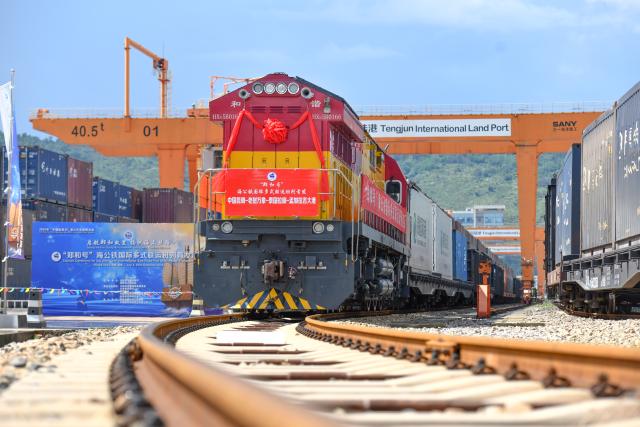 (250704) -- KUNMING, July 4, 2025 (Xinhua) -- The first train of the "Zheng He" Sea-Road-Rail International Multimodal Transport Service waits for departure at Tengjun International Land Port in Kunming, capital of southwest China's Yunnan Province, July 4, 2025. The train left Kunming on Friday. After arriving in Vientiane of Laos via the China-Laos Railway, the goods will be transported to Thailand, Singapore and Bangladesh through other three routes. (Xinhua/Peng Yikai)