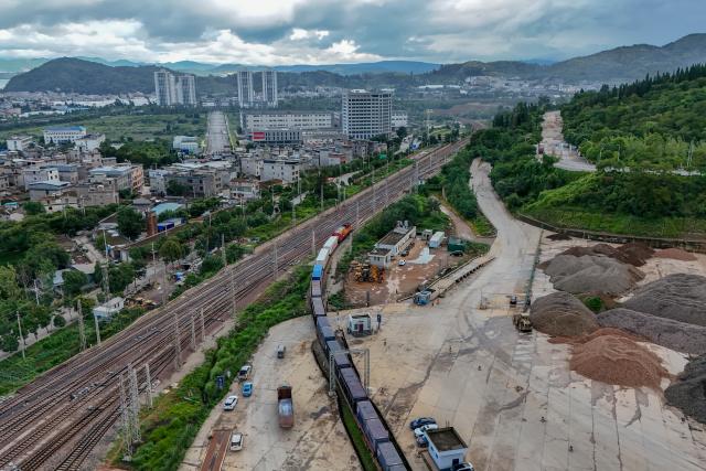 (250704) -- KUNMING, July 4, 2025 (Xinhua) -- The first train of the "Zheng He" Sea-Road-Rail International Multimodal Transport Service departs from Tengjun International Land Port in Kunming, capital of southwest China's Yunnan Province, July 4, 2025. The train left Kunming on Friday. After arriving in Vientiane of Laos via the China-Laos Railway, the goods will be transported to Thailand, Singapore and Bangladesh through other three routes. (Xinhua/Peng Yikai)