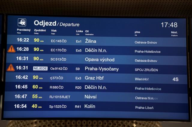 (250704) -- PRAGUE, July 4, 2025 (Xinhua) -- Photo taken on July 4, 2025 shows a screen displaying delayed train information at the Prague Main Railway Station in Prague, the Czech Republic. A major power outage struck the Czech Republic on Friday, disrupting several regions, including parts of the capital of Prague, since noon, according to authorities. (Photo by Dana Kesnerova/Xinhua)