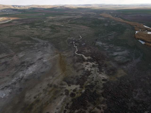 (250704) -- ANKARA, July 4, 2025 (Xinhua) -- An aerial drone photo taken on July 2, 2025 shows the drought-stricken Kurtbogazi Dam in Ankara, Türkiye. As summer grips Türkiye's capital, Ankara, the city of nearly 6 million is confronting a worsening water crisis. Reservoirs are nearing historic lows, and drought conditions exacerbated by climate change threaten to deliver one of central Anatolia's weakest wheat harvests in years. (Mustafa Kaya/Handout via Xinhua) TO GO WITH Feature: Water crisis strains urban water, slashes crops in Turkish capital