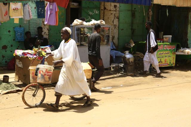 (250704) -- OMDURMAN (SUDAN), July 4, 2025 (Xinhua) -- People are seen at the Central Station of Omdurman city, north of Khartoum, Sudan, on July 3, 2025. After more than two years of devastating conflict, Sudan's capital Khartoum is slowly emerging from the ruins of war, inching toward a return to normal life. (Photo by Mohamed Khidir/Xinhua) TO GO WITH Feature: Sudan's Khartoum strives to recover amid ongoing civil war