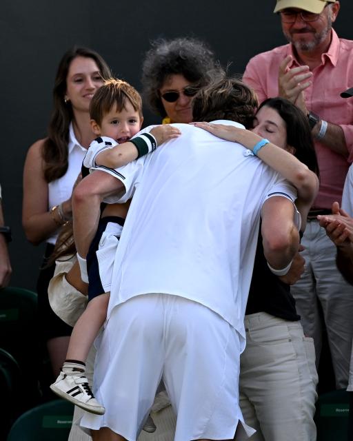 (250705) -- LONDON, July 5, 2025 (Xinhua) -- Nicolas Jarry (C) celebrates with his family after winning the men's singles third round match between Nicolas Jarry of Chile and Joao Fonseca of Brazil at the Wimbledon Tennis Championships in London, Britain, July 4, 2025. (Xinhua/Li Ying)