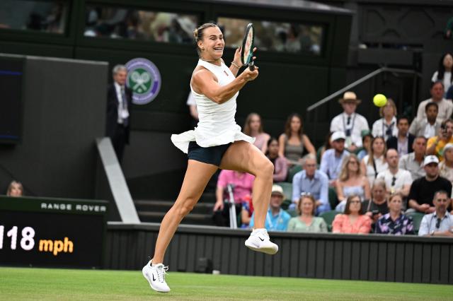 (250705) -- LONDON, July 5, 2025 (Xinhua) -- Aryna Sabalenka hits a return during the women's singles third round match between Aryna Sabalenka of Belarus and Emma Raducanu of Britain at the Wimbledon Tennis Championships in London, Britain, July 4, 2025. (Xinhua/Zhao Dingzhe)