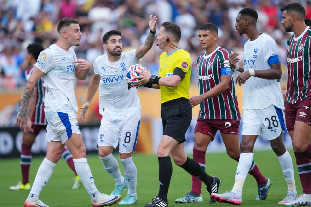(250705) -- ORLANDO, July 5, 2025 (Xinhua) -- Players of Al Hilal complain to referee Danny Makkelie (C) during the quarterfinal match between Fluminense FC of Brazil and Al Hilal of Saudi Arabia at the FIFA Club World Cup 2025 at the Camping World Stadium, Orlando, Florida, the United States, July 4 , 2025. (Xinhua/Xu Chang)
