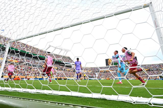 (250705) -- ORLANDO, July 5, 2025 (Xinhua) -- Players of Fluminense FC celebrate scoring during the quarterfinal match between Fluminense FC of Brazil and Al Hilal of Saudi Arabia at the FIFA Club World Cup 2025 at the Camping World Stadium, Orlando, Florida, the United States, July 4 , 2025. (Xinhua/Xu Chang)