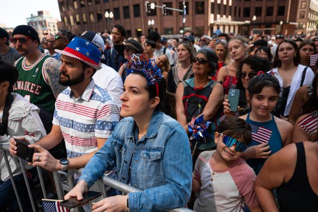 (250705) -- BOSTON, July 5, 2025 (Xinhua) -- People watch an U.S. Independence Day parade in Boston, Massachusetts, the United States, July 4, 2025. (Photo by Ziyu Julian Zhu/Xinhua)