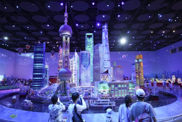 (250705) -- SHANGHAI, July 5, 2025 (Xinhua) -- Visitors view LEGO bricks models at the LEGOLAND Shanghai Resort in Shanghai, east China, July 5, 2025. In a burst of colorful creativity and boundless imagination, LEGOLAND Shanghai Resort threw open its doors to the first wave of excited visitors on Saturday, heralding the arrival of China's first LEGOLAND resort. (Xinhua/Wang Xiang)