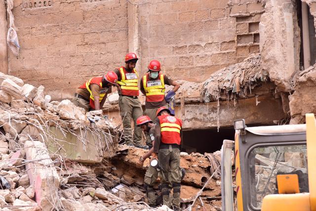 (250705) -- KARACHI, July 5, 2025 (Xinhua) -- Rescuers work at the scene of a residential building collapse in Karachi, Pakistan, on July 5, 2025. The death toll from the collapse of a residential building in Pakistan's southern port city of Karachi rose to 17 as more bodies were recovered from the debris, a spokesperson of the state-owned rescue organization Rescue 1122 told Xinhua on Saturday morning. (Xinhua)
