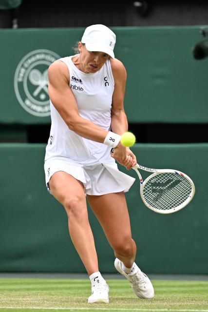 (250706) -- LONDON, July 6, 2025 (Xinhua) -- Iga Swiatek hits a return during the women's singles third round match between Iga Swiatek of Poland and Danielle Collins of the United States at the Wimbledon Tennis Championships in London, Britain, July 5, 2025. (Xinhua/Zhao Dingzhe)