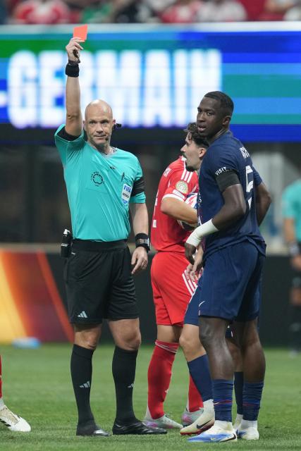 (250706) -- ATLANTA, July 6, 2025 (Xinhua) -- Willian Pacho (R) of Paris Saint-Germain gets a red card during the quarterfinal match between Paris Saint-Germain (FRA) and FC Bayern Munich (GER) at the FIFA Club World Cup 2025 at the Mercedes-Benz Stadium, Atlanta, Georgia, the United States, July 5, 2025. (Xinhua/Huang Zongzhi)