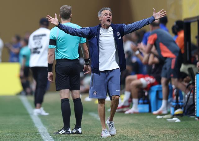 (250706) -- ATLANTA, July 6, 2025 (Xinhua) -- Luis Enrique, head coach of Paris Saint-Germain, reacts during the quarterfinal match between Paris Saint-Germain (FRA) and FC Bayern Munich (GER) at the FIFA Club World Cup 2025 at the Mercedes-Benz Stadium, Atlanta, Georgia, the United States, July 5, 2025. (Xinhua/Li Ming)