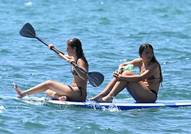 (250706) -- ROME, July 6, 2025 (Xinhua) -- People on a paddle board enjoy the sea during a heatwave in Ladispoli, Rome, Italy, July 5, 2025. (Photo by Alberto Lingria/Xinhua)