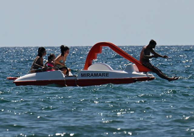 (250706) -- ROME, July 6, 2025 (Xinhua) -- People on a boat enjoy the sea during a heatwave in Ladispoli, Rome, Italy, July 5, 2025. (Photo by Alberto Lingria/Xinhua)