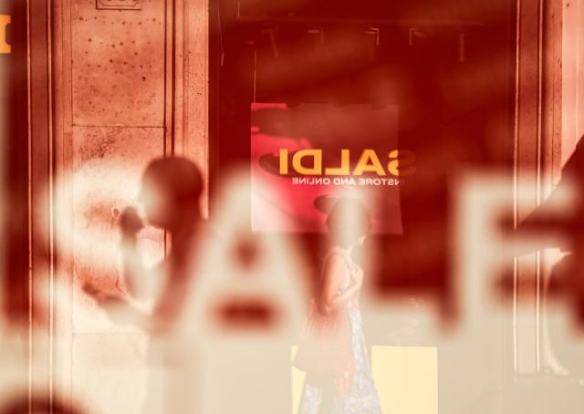 (250706) -- ROME, July 6, 2025 (Xinhua) -- People walk past a shop window in Rome, Italy, July 5, 2025. Italy's summer sales started on Saturday, running between six and eight weeks. (Xinhua/Li Jing)
