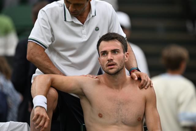 (250706) -- LONDON, July 6, 2025 (Xinhua) -- Pedro Martinez receives medical treatment during the men's singles third round match between Jannik Sinner of Italy and Pedro Martinez of Spain at the Wimbledon Tennis Championships in London, Britain, July 5, 2025. (Xinhua/Zhao Dingzhe)
