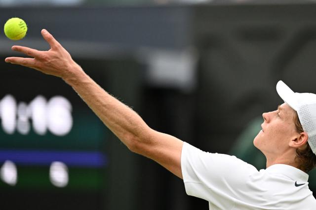 (250706) -- LONDON, July 6, 2025 (Xinhua) -- Jannik Sinner serves during the men's singles third round match between Jannik Sinner of Italy and Pedro Martinez of Spain at the Wimbledon Tennis Championships in London, Britain, July 5, 2025. (Xinhua/Zhao Dingzhe)