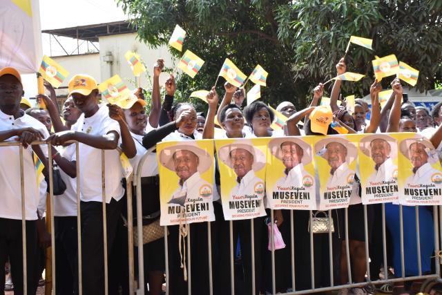(250706) -- KAMPALA, July 6, 2025 (Xinhua) -- People wait for the nomination results in Kampala, Uganda, July 5, 2025.
  Ugandan President Yoweri Museveni was on Saturday nominated as the sole candidate to represent the ruling party in next year's presidential election.
  TO GO WITH "Ugandan leader nominated as ruling party's presidential candidate for 2026 polls" (Photo by Nicholas Kajoba/Xinhua)